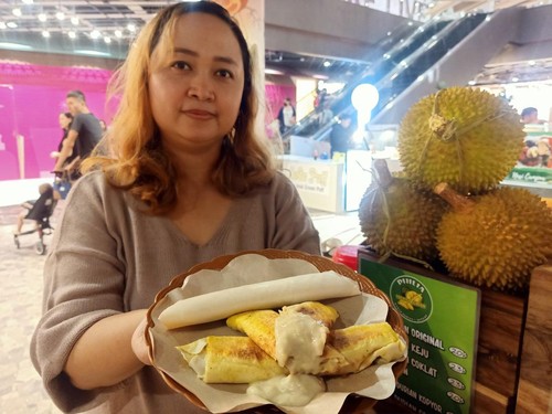 Tampilan kuliner kebab durian original di Living World Denpasar, Sabtu (22/4/2023).