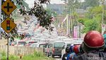 Potret Panjang Macet di Jalan Raya Sawangan-Jalan Mochtar Depok
