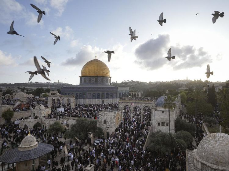 Khusyuknya Ribuan Warga Palestina Salat Idul Fitri di Masjid Al-Aqsa