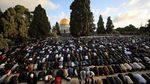 Khusyuknya Ribuan Warga Palestina Salat Idul Fitri di Masjid Al-Aqsa