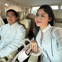 Kali ini, Erina tampil dengan atasan lace yang dipadu celana print geometris. Tidak ketinggalan, bando bertaburan detail berkilauan ikut menemani penampilannya. (Foto: Instagram/@erinagudono)