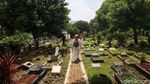 Lebaran, Warga Ziarah di Pemakaman Kramat Pela