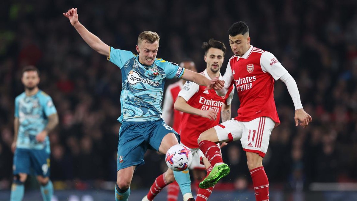 Gabriel Martinelli mengharapkan duel sengit Arsenal vs Man United. (Foto: Getty Images/Julian Finney)