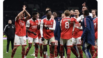 Paling tidak Arsenal sudah digaransi akan berada di atas musuh bebuyutannya Tottenham Hotspur di Liga Inggris musim ini, untuk pertama kalinya sejak bertahun silam. Foto: Twitter