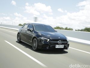 Pakai Mobil Buas Mercedes-AMG A35 untuk Harian, Seberapa Boros Bensinnya?