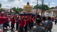 Gunungan tersebut sebagai wujud sedekah atau hajad dalem keraton kepada masyarakat rakyat Yogyakarta.