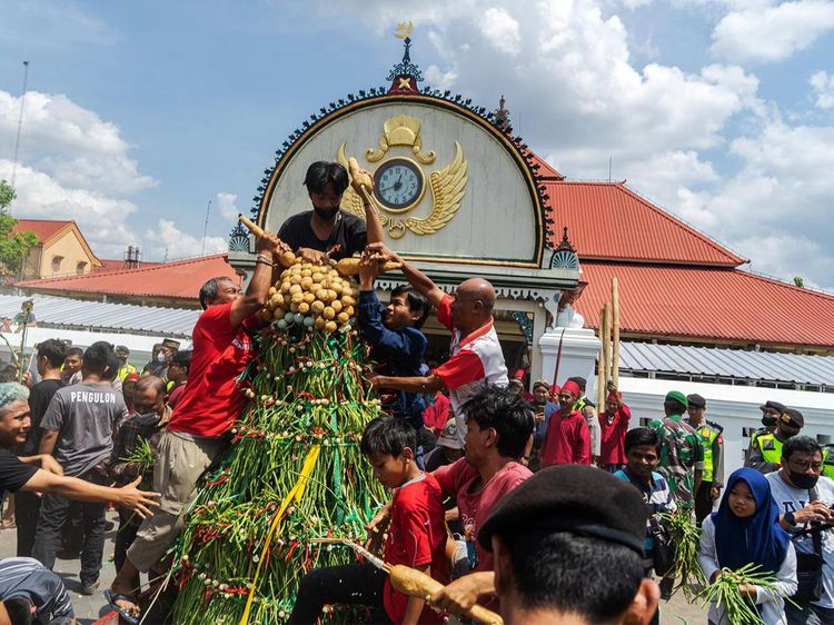 Meriahnya Rebutan Gunungan Grebeg Syawal Keraton Yogyakarta