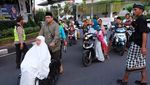 Potret Pecalang Jaga Salat Idul Fitri di Bali