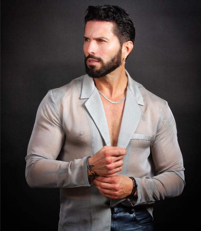 Embrio yang dia jual itu diperuntukkan bagi siapapun yang tidak bisa memiliki anak dan mendambakan bayi berparas cantik. Poncho memutuskan untuk menjualnya karena ingin membantu membuat ras manusia jadi lebih baik. Foto: Instagram/@ponchodenigris