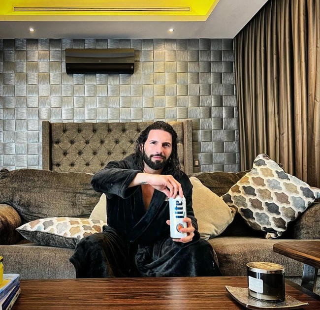 Poncho de Nigris, asal Meksiko, menawarkan dua embrio yang masing-masing dihargai USD2 juta atau sekitar Rp 29,8 miliar. Foto: Instagram/@ponchodenigris