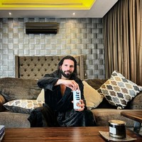 Poncho de Nigris, asal Meksiko, menawarkan dua embrio yang masing-masing dihargai USD2 juta atau sekitar Rp 29,8 miliar. Foto: Instagram/@ponchodenigris