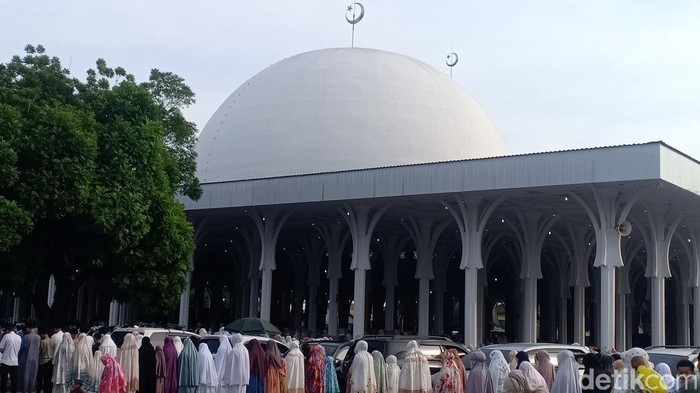 Potret salat Id di Masjid Seribu Tiang Jambi.