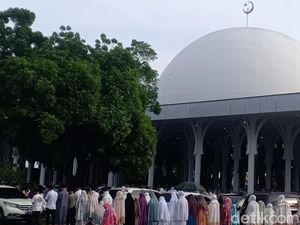 Momen Salat Id di Masjid Seribu Tiang Jambi