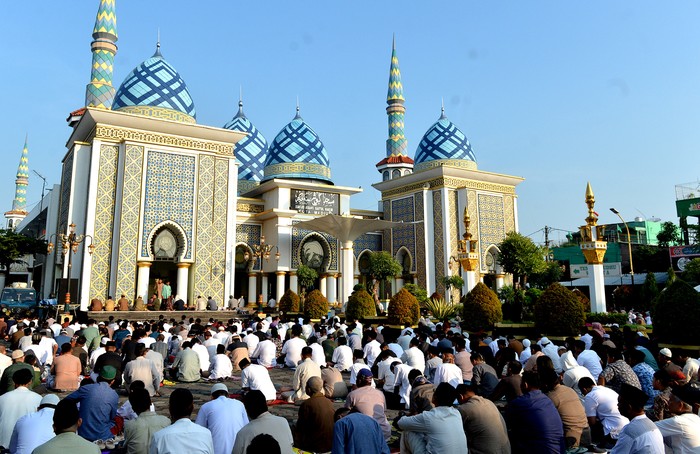 Pemerintah menetapkan hari raya Idul Fitri 1 Syawal 1444 H pada Sabtu (22/4/2023). Umat Islam di berbagai daerah pun menggelar salat Idul Fitri hari ini.