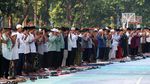 Potret Salat Idul Fitri di Taman Menteng Jakarta