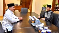 Keduanya tersenyum saat difoto berdua. Apakah ada pertemuan empat mata khusus di antara keduanya? Foto: dok. Fotografer Kepresidenan Agus Suparto