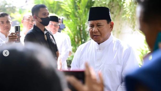 Presiden menerima kedatangan Menteri Pertahanan Prabowo Subianto dan putranya, Didit Hediprasetyo, sekitar pukul 12.00 WIB saat berada di kediamannya di Kota Surakarta. (Tangkapan Layar Instagram @sekretariat.kabinet)