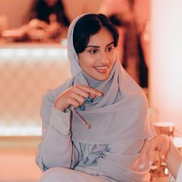 Ia sendiri memang seorang pebisnis yang merambah dunia fashion. Tahun lalu Putri Loulwa jadi perbincangan setelah meluncurkan brand Plus966 yang mengusung busana dan aksesori khas Arab. Foto: Instagram
