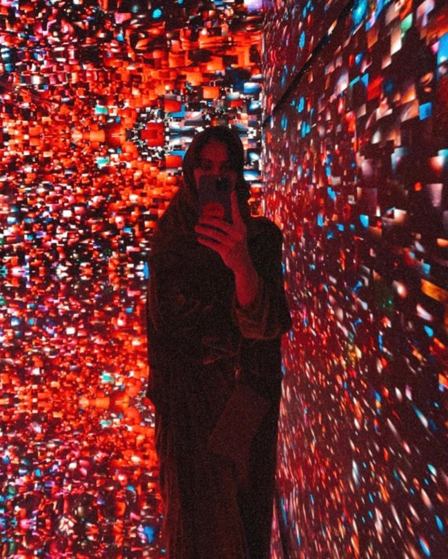 Sebagai seseorang yang menggeluti dunia fashion, Putri Loulwa tentu suka berbusana stylish. Wanita 26 tahun tersebut dikenal dengan gayaya yang elegan dan tak jarang glamour.Foto: Instagram