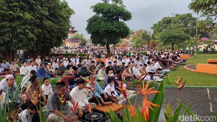 Salat id 1444 H di Taman Rafflesia, Ciamis pada Sabtu (22/4/2023)