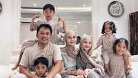 Nah kalau yang ini Hanung Bramantyo dengan Zaskia Adya Mecca. Foto: instagram