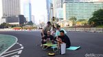 Serunya Foto-foto di Lengangnya Jalan Sudirman Jakarta