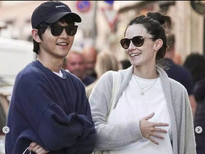 Song Joong Ki dan Katy Louise Saunders