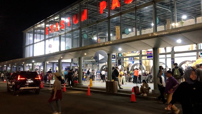 stasiun pasar senen hari pertama lebaran