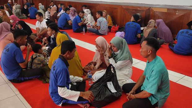 Suasana haru saat narapidana Lapas Kelas IIA Bogor atau Lapas Paledang, Jawa Barat (Jabar) bertemu keluarga di Hari Lebaran, Sabtu (22/4/2023).