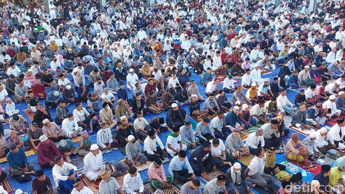 Suasana jelang pelaksanaan salat Id di Masjid Raya Al Akbar, Kota Sorong. Juhra Nasir/detikcom