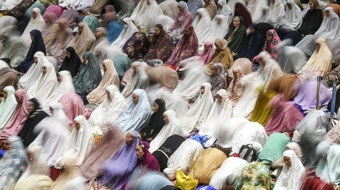 Suasana Masjid Istiqlal yang Dipadati Jemaah Salat Idul Fitri Masjid Istiqlal merupakan salah satu lokasi salat Idul Fitri di Jakarta, Sabtu (22/4). Masjid itu pun kembali dipenuhi jemaah yang menunaikan salat Idul Fitri.