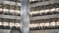 Setiap lantai masjid tampak penuh oleh jemaah yang melaksanakan salat Idul Fitri.