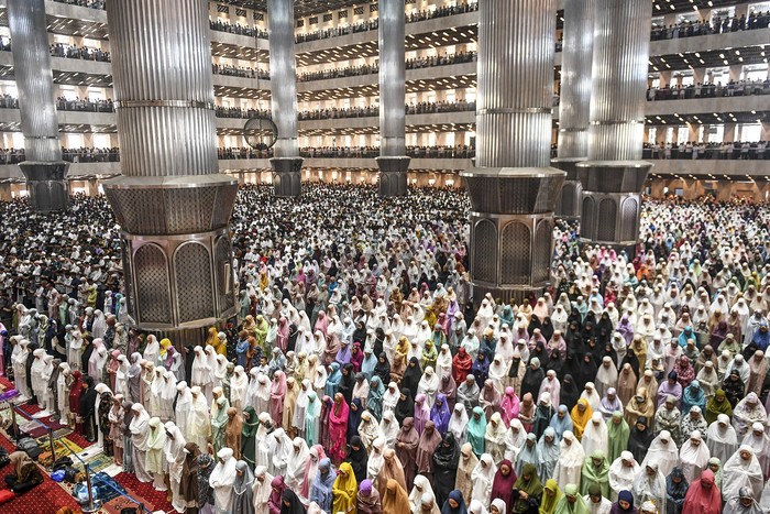 Masjid Istiqlal merupakan salah satu lokasi salat Idul Fitri di Jakarta, Sabtu (22/4). Masjid itu pun kembali dipenuhi jemaah yang menunaikan salat Idul Fitri.