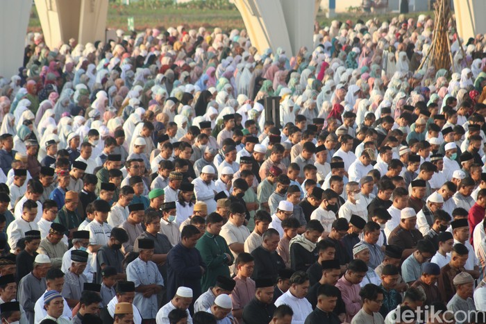 Suasana salat Id di Masjid Al Jabbar, Sabtu (22/4/2023).