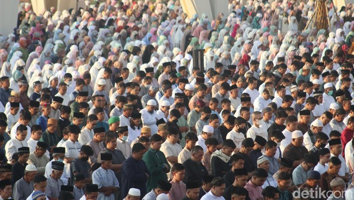 Suasana salat Id di Masjid Al Jabbar, Sabtu (22/4/2023).