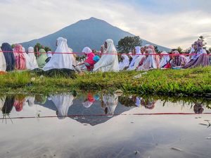 Salat Tanpa Sajadah, Sah atau Tidak? Ini Penjelasan Ulama