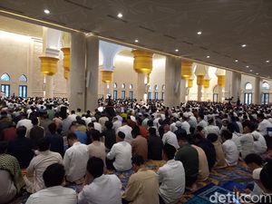 Suasana Masjid Sheikh Zayed Solo Lokasi Salat Id Jokowi-Ganjar Pagi Ini
