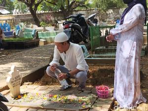 Doa Ziarah Kubur dan Urutan Membacanya