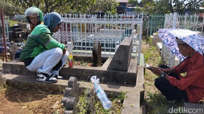 Suasana Ziarah Kubur di TPU Panaikang Makassar saat Momen Lebaran