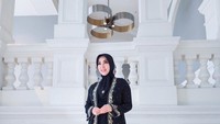 Ini dia gaya Syahrini merayakan Lebaran di Singapura. Foto: instagram