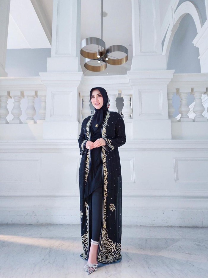 Gaya Syahrini rayakan Lebaran di Singapura.