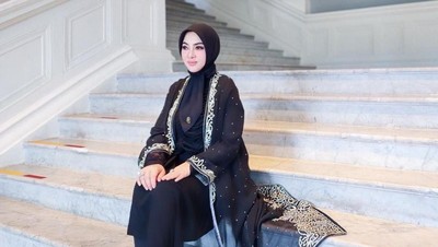 Cetar! Gaya Syahrini Rayakan Lebaran di Singapura