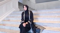 Dandanannya selalu on point dong ya cetar membahana. Foto: instagram