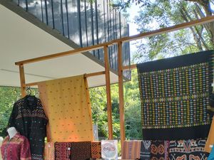 Tenun Fashion Bazar di Goa Batu Cermin Labuan Bajo Dongkrak Merek Lokal