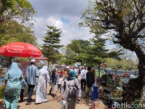 TPU Panaikang Makassar Ramai Didatangi Peziarah di Hari Raya Idul Fitri