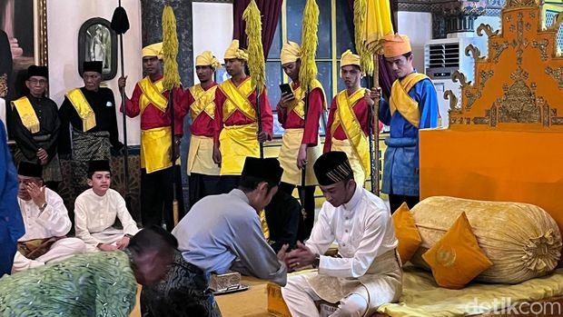 Tradisi Junjung Duli di Kesultanan Deli.