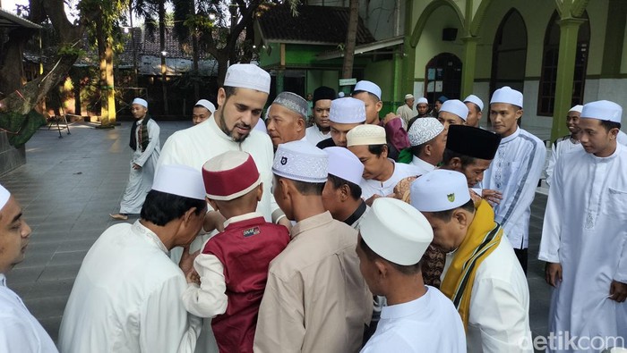 Wali Kota Probolinggo usai salat id