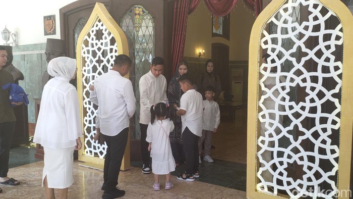 Wali Kota Solo Gibran Rakabuming Raka menggelar open house pertama kali di rumah dinas Loji Gandrung, Sabtu (22/4/2023).