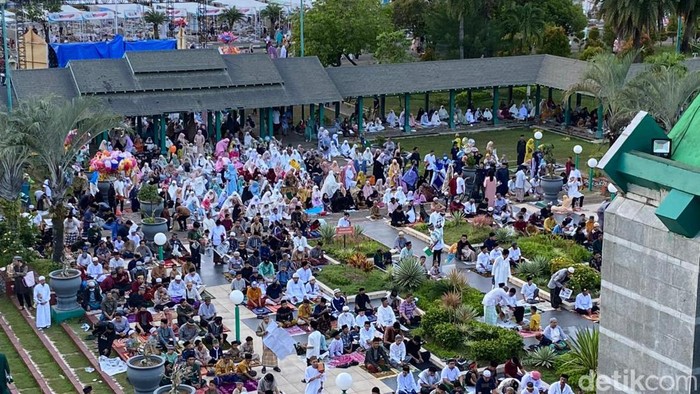 Warga memadati Masjid Al Markaz Al Islami. Nur Ainun/detikSulsel