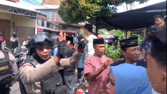 Warga tawuran usai salat Id di Makassar. Dokumen Istimewa.